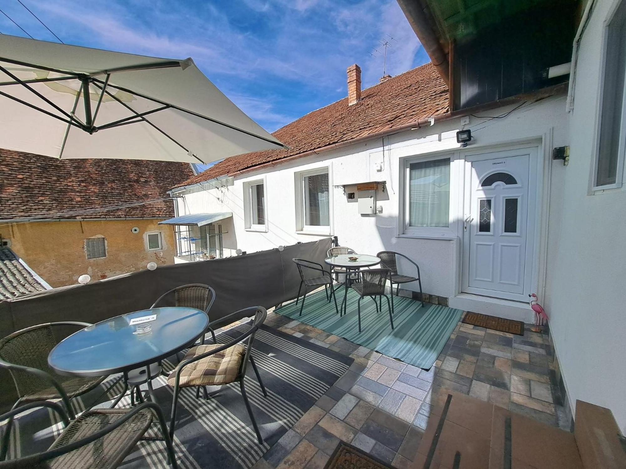 Studio With Free Parking In The Center - Deliamo 3 Sibiu Extérieur photo